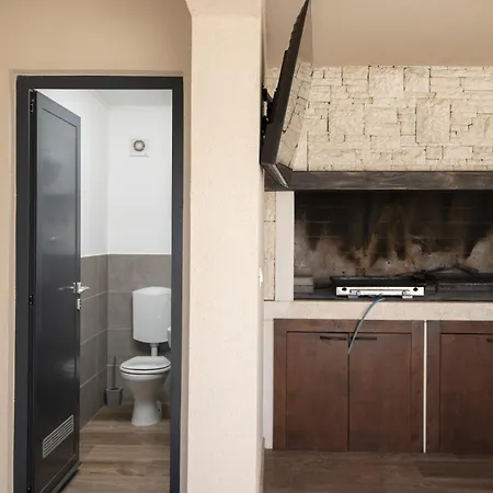Ani Near Pula And Medulin * Šišan